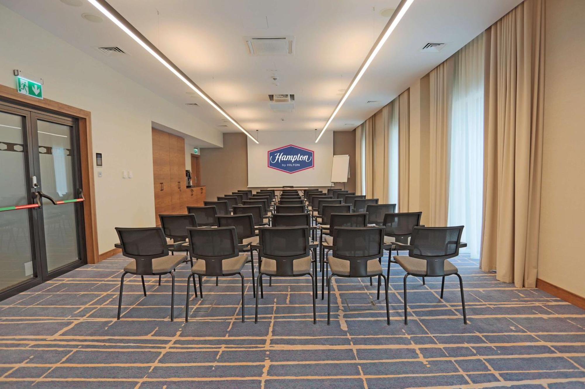 Hotel Hampton By Hilton Kalisz Extérieur photo